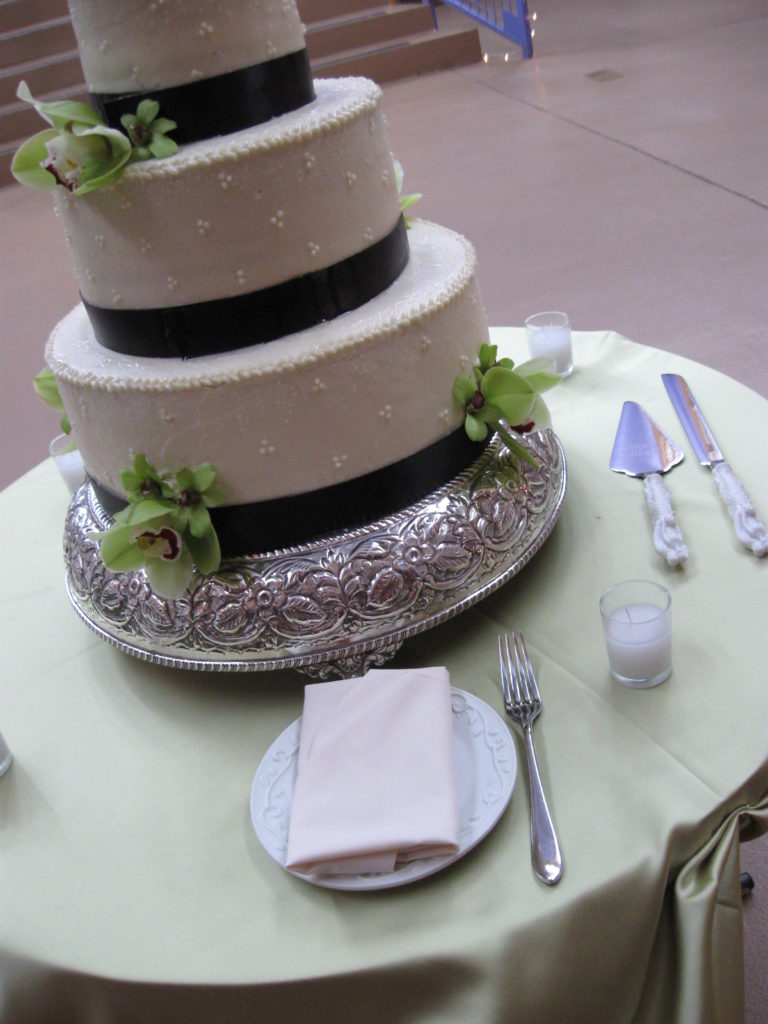 The same white, 3-tier wedding cake, badly framed and dull-looking.